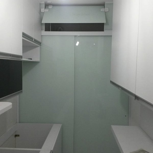 Fechamento em vidro serigrafado branco